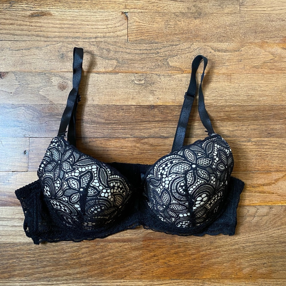 Beautiful Lace Flowered Tan Underneath 38C Strapless Option